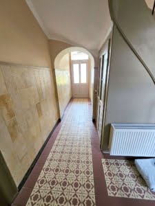 VERMIETET! Altbaucharme Pur + ganz oben! Sonnige 2-Zimmer Altbau Wohnung – zentral in Sachsenhausen