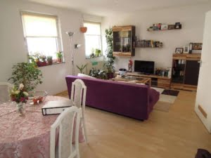 VERMIETET! Gemütliche 2 Zimmerwohnung mit Wannenbad – zentral in Rödelheim