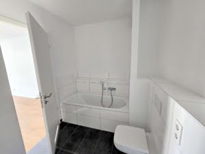 VERMIETET! Richtig schick & Nagelneu : große 4-Zimmerwohnung mit großem Balkon – ruhig in Offenbach-Ost