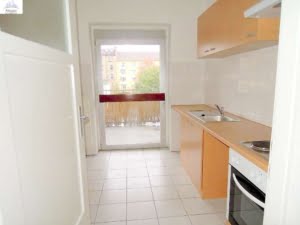 VERMIETET! 3 Zimmerwohnung mit großem Balkon und Wohnküche – direkt gegenüber dem Klinikum OF