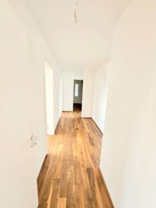 VERKAUFT!Attraktive große 3 Zimmer Dachstudio Whg. mit Balkon +Garagenpl – Top Lage nahe Stadtwald
