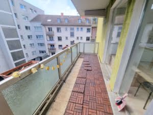 VERMIETET! Großzügige, sonnige 2 Zimmerwohnung mit Wohnküche und Balkon – Bornheim Grenze Ostend