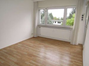 VERMIETET! Ruhig + renoviert 2019! Gepflegte 2 Zimmer mit Balkon – direkt am Kettler Krankenhaus