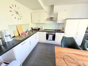 VERMIETET! Schickes 2-Zimmer Dachstudio mit großer Dachterrasse – ruhig + zentral Ostend