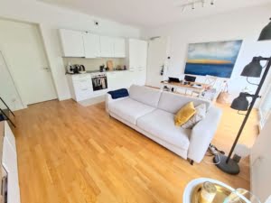 VERMIETET! Sonnige 2-Zimmer Wohnung mit 2 Balkonen, Parkett, Einbauküche- zentr. Ostend Lage
