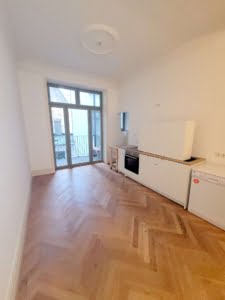 VERMIETET! 3 große Zimmer + Wohnküche + Balkon- top saniert – Mitten im Leben – Altbaucharme pur!