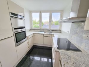 VERKAUFT!Attraktive große 3 Zimmer Dachstudio Whg. mit Balkon +Garagenpl – Top Lage nahe Stadtwald