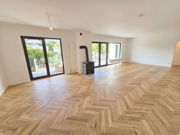 Nagelneu saniert! Große 3 Zimmer mit Terrasse + Garten – Parkettboden – Wohnküche – Neu Isenburg