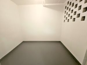 VERMIETET! Großzügige 4 Zimmer + 2 Balkone + Keller + TG-Platz -Schwimmbad/Sauna im Haus!