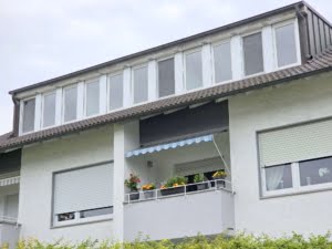 VERKAUFT!Attraktive große 3 Zimmer Dachstudio Whg. mit Balkon +Garagenpl – Top Lage nahe Stadtwald
