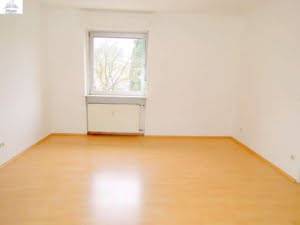VERMIETET! 3 Zimmerwohnung mit großem Balkon und Wohnküche – direkt gegenüber dem Klinikum OF