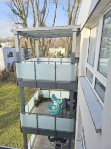 VERMIETET! Gemütliche 3 Zimmerwohnung mit großem Balkon in gepflegter Grünanlage in Bad Homburg
