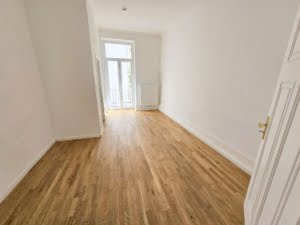 VERMIETET! Altbaucharme pur in Top Lage Sachsenhausen: 4 Zimmerwohnung mit Balkon + Parkett + EBK