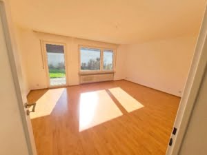 VERMIETET! Frisch renoviert! 3-Zimmerwohnung mit Terrasse + Garten am Feldrand- S-Bahn nah Hofheim