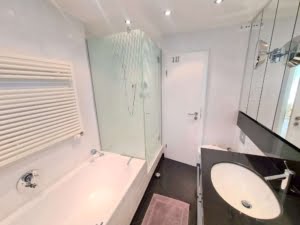 VERMIETET! Stylisch! Schicke 4 Zimmer offene Maisonette mit 2 Bädern + 2 Balkonen – Sachsenhausen