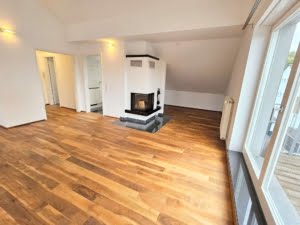 VERKAUFT!Attraktive große 3 Zimmer Dachstudio Whg. mit Balkon +Garagenpl – Top Lage nahe Stadtwald
