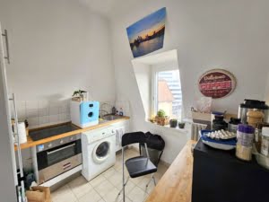 VERMIETET! Altbaucharme Pur + ganz oben! Sonnige 2-Zimmer Altbau Wohnung – zentral in Sachsenhausen