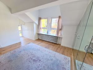 VERMIETET! Stylisch! Schicke 4 Zimmer offene Maisonette mit 2 Bädern + 2 Balkonen – Sachsenhausen