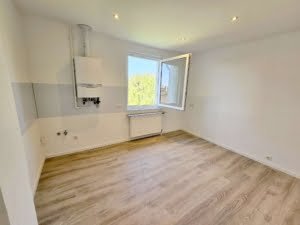 VERMIETET! Schick saniert! Große 2-Zimmer Wohnung mit Wohnküche + Gartennutz.- mainnah in Fechenheim