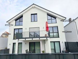 VERKAUFT! Stylische 3 -Zimmer Maisonette mit großem Balkon + Luxusküche + 2 TG-Plätze – Hofheim