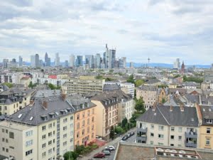 VERMIETET! Bester Skylineblick inkl. +Pool+Sauna im Haus! Schicke 3 Zimmer Wohnung mit Balkon –