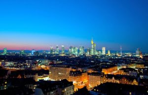 VERMIETET! WOW! TOP SKYLINEBLICK + POOL+SAUNA im Haus! Großes 1 Zimmer Apartment mit Balkon. – Sachsenhausen nahe Lokalbahnhof
