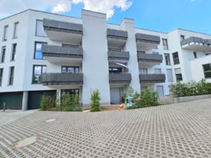 VERMIETET! Nagelneu + richtig schick : 3-Zimmerwohnung mit Balkon – ruhig in Offenbach-Ost
