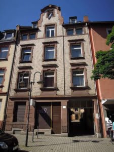 VERMIETET!Bezahlbare, gemütliche 3 Zimmer Altbauwohnung – mitten in Bockenheim