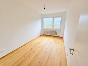 VERMIETET! Erstbezug nach Sanierung! Sonnige 4 Zimmerwohnung mit Balkon + Weitblick – Kriftel