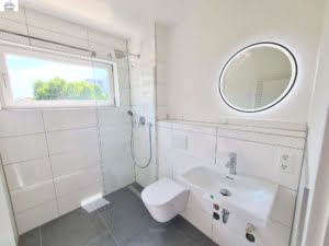 VERMIETET Was für ein Skylineblick neu saniert! Sonnige 3 Zimmerwhg. mit Balkon + EBK + neuem Bad