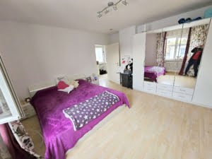 VERMIETET! Großzügige 1 Zimmer Wohnung mit sep. Küche – ruhig und zentral in Rödelheim