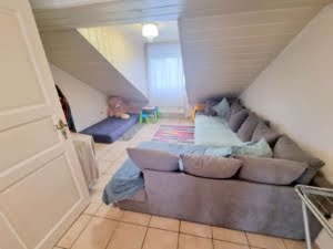 VERMIETET! Kleine gemütliche 2 Zimmer Dachgeschosswohnung – direkt gegenüber Klinikum OF