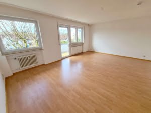 VERMIETET! Großzügige 2 Zimmer Wohnung mit Balkon in gepflegtem MFH zentral in Bad Soden