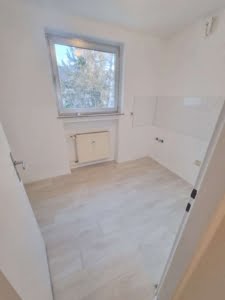 VERMIETET! Nagelneu saniert! 1 Zimmerwohnung mit sep. Küche – Top Lage Bornheim – Nähe Berger Str.