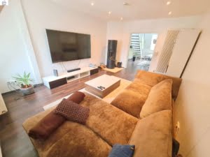 VERMIETET! WOW! – Stylische 5 Zimmer Maisonette inkl. EBK + Kamin + Dachterr. -Sachsenhausen