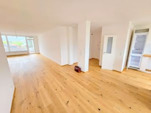 VERMIETET! Erstbezug nach Sanierung! Sonnige 4 Zimmerwohnung mit Balkon + Weitblick – Kriftel
