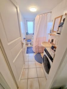 VERMIETET! Kleine gemütliche 2 Zimmer Dachgeschosswohnung – direkt gegenüber Klinikum OF