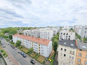 VERMIETET! Bester Skylineblick inkl. +Pool+Sauna im Haus! Schicke 3 Zimmer Wohnung mit Balkon –