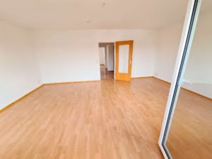 VERMIETET! Großzügige 2 Zimmer Wohnung mit Balkon in gepflegtem MFH zentral in Bad Soden