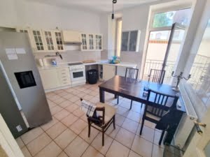 VERMIETET! Altbaucharme pur! 3 Zimmer, Wohnküche, 2 Balkone + neuer Boden -Berger Str