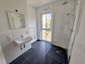 VERMIETET! Nagelneu + richtig schick : 3-Zimmerwohnung mit Balkon – ruhig in Offenbach-Ost
