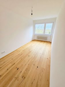 VERMIETET! Erstbezug nach Sanierung! Sonnige 4 Zimmerwohnung mit Balkon + Weitblick – Kriftel