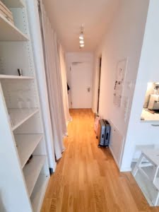 VERMIETET! Schickes 1-Zimmer Apartment (Neubau 2020) mit Balkon, Parkett, EBK – zentr. Ostend Lage