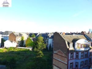 VERMIETET!Altbaucharme mitten in Bornheim! Sonnige 4 Zimmer-Maisonette direkt auf der Berger Straße