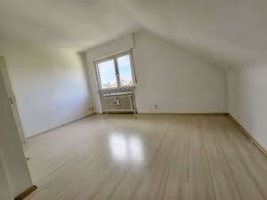 VERKAUFT! + Einzugsbereit! Große 3,5 Zimmerwhg mit Balkon plus Garage – top Lage Rumpenheim
