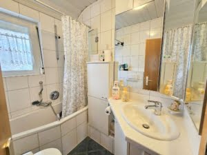 VERKAUFT! Perfekt für die kleine Familie! Solides Reihenmittelhaus + Garage + Garten -Heddernheim