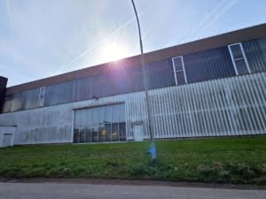VERMIETET! Lager-/Produktionshalle mit vielen Möglichkeiten – gute Anbindung im Gewerbegebiet von Altenstadt