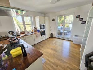VERMIETET! Sehr großzügige 3-Zimmer Maisonette mit 2 Balkonen + TG-Platz – Top Lage Sachsenhausen