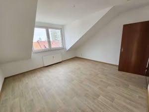 VERMIETET! Sonnige + große 3 Zimmer Dachgeschosswohnung – Hanau Nähe TÜV – zentrale Lage