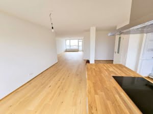 VERMIETET! Erstbezug nach Sanierung! Sonnige 4 Zimmerwohnung mit Balkon + Weitblick – Kriftel